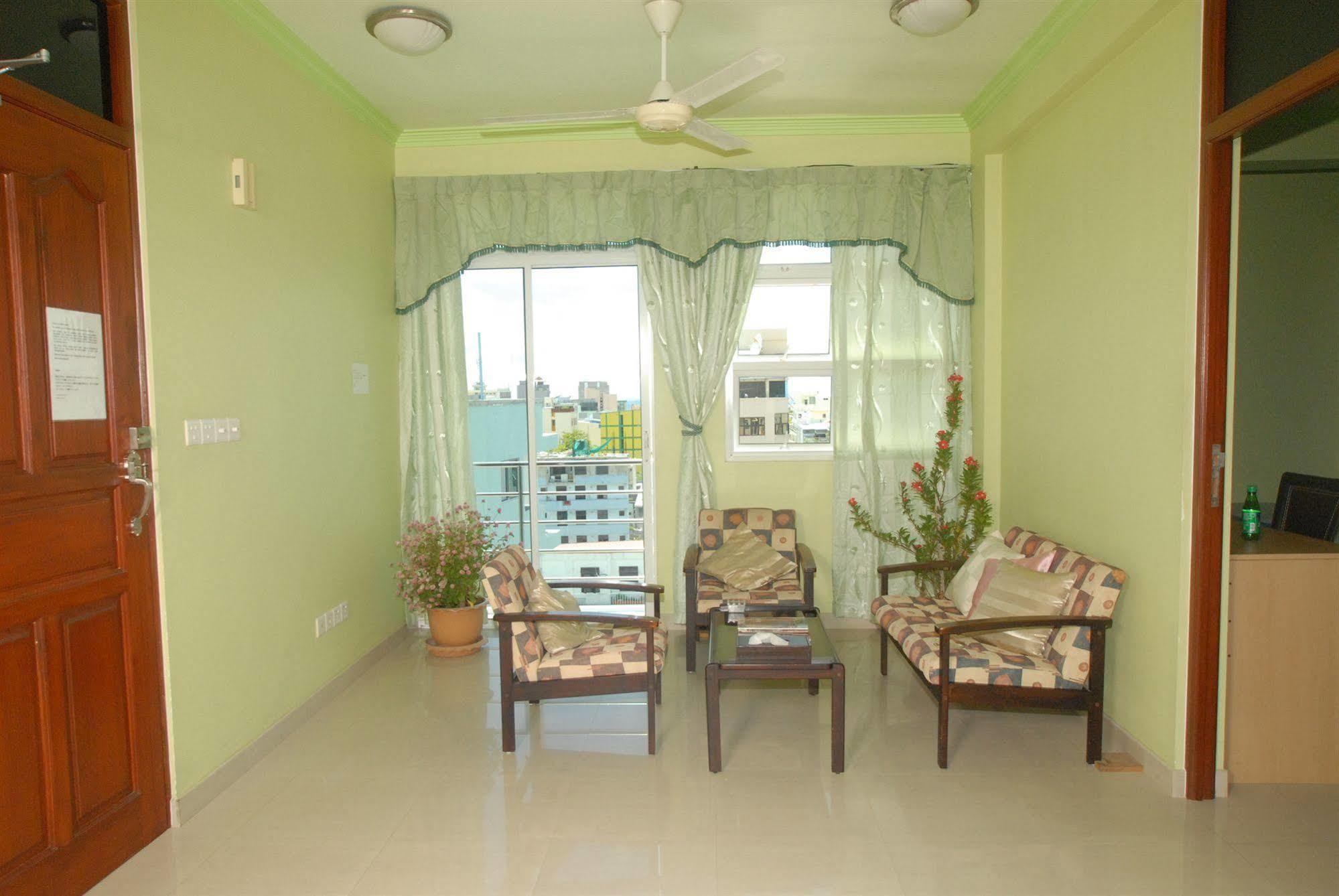 House Clover Male Luaran gambar