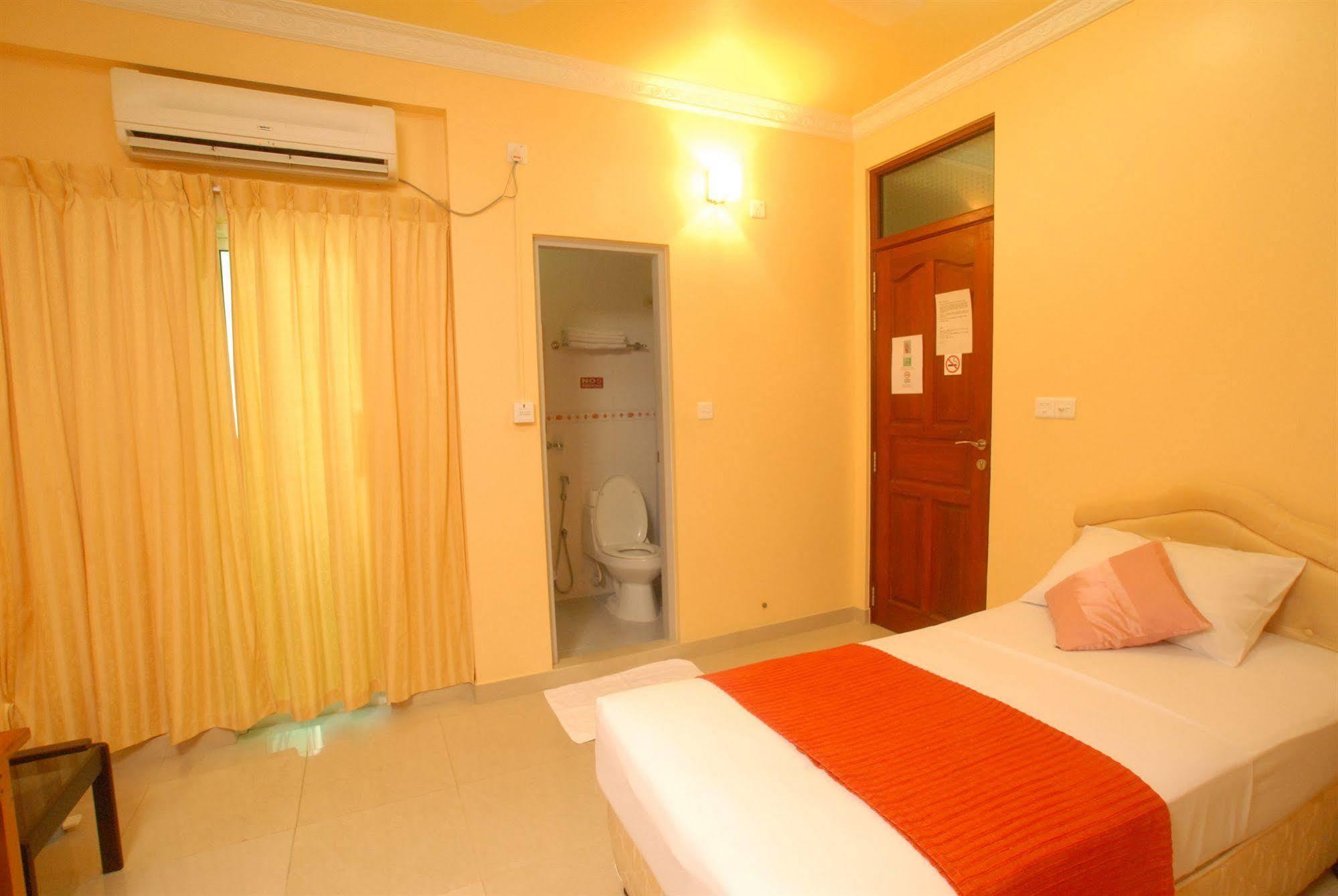 House Clover Male Luaran gambar